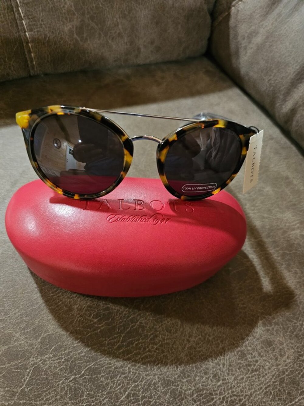 NWT Talbots Women's Tortoiseshell Sunglasses with Hard Case – NWT